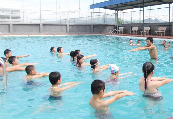 Bể bơi nhà thi đấu quận Thanh Xuân điểm bơi lội giá rẻ, uy tín Hà Nội