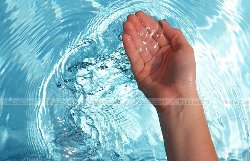 Ứng dụng của nước javen trong xử lý nước bể bơi