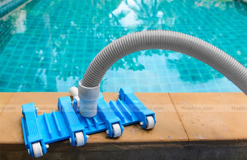 Ứng dụng ống mềm hút vệ sinh bể bơi Emaux CE157