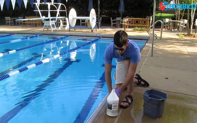 Ứng dụng Axit Clohydric (HCL) xử lý nước bể bơi