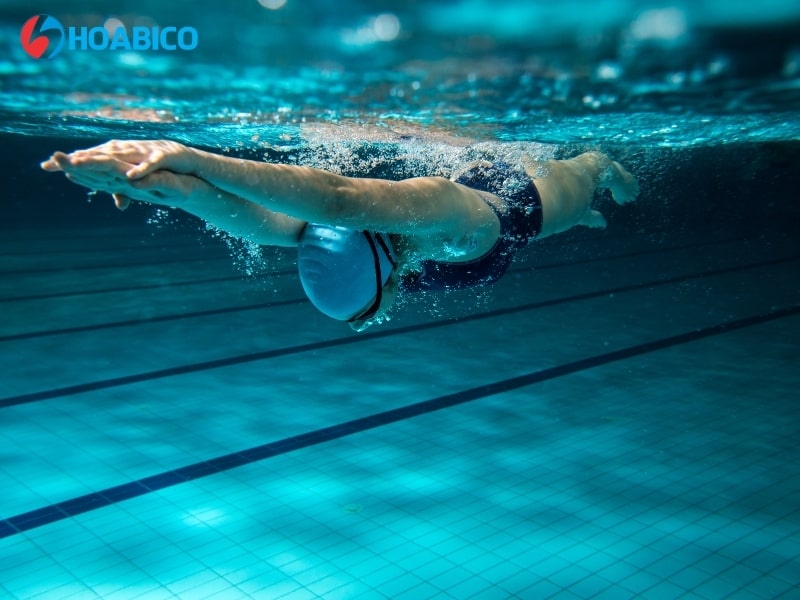 Bơi 1 tiếng đốt bao nhiêu calo