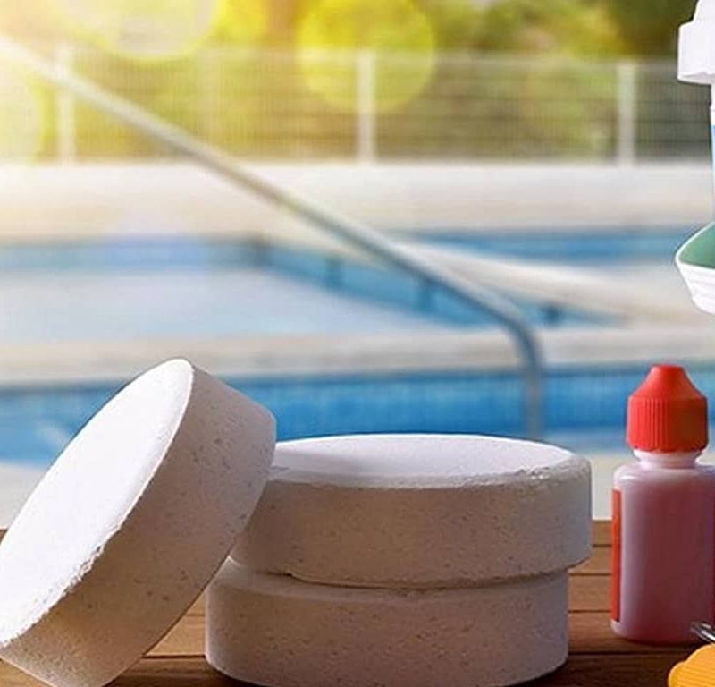 Xử lý nước bể bơi bằng clo