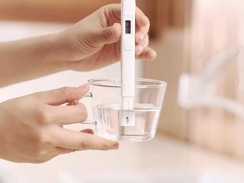 Nước bể bơi bị nhiễm vôi