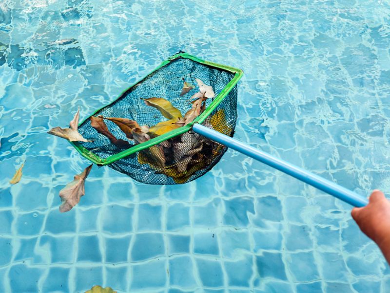 vệ sinh bể bơi